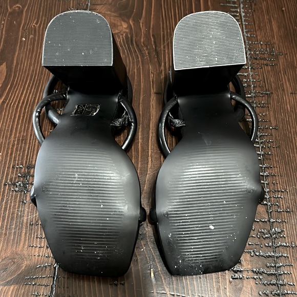 Strappy black heels - Picture 2 of 4